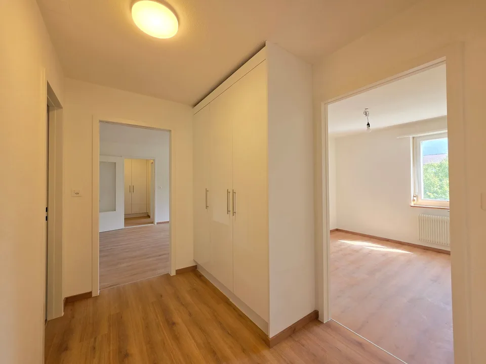 Appartement rénové 4 pièces avec balcon à Thusis