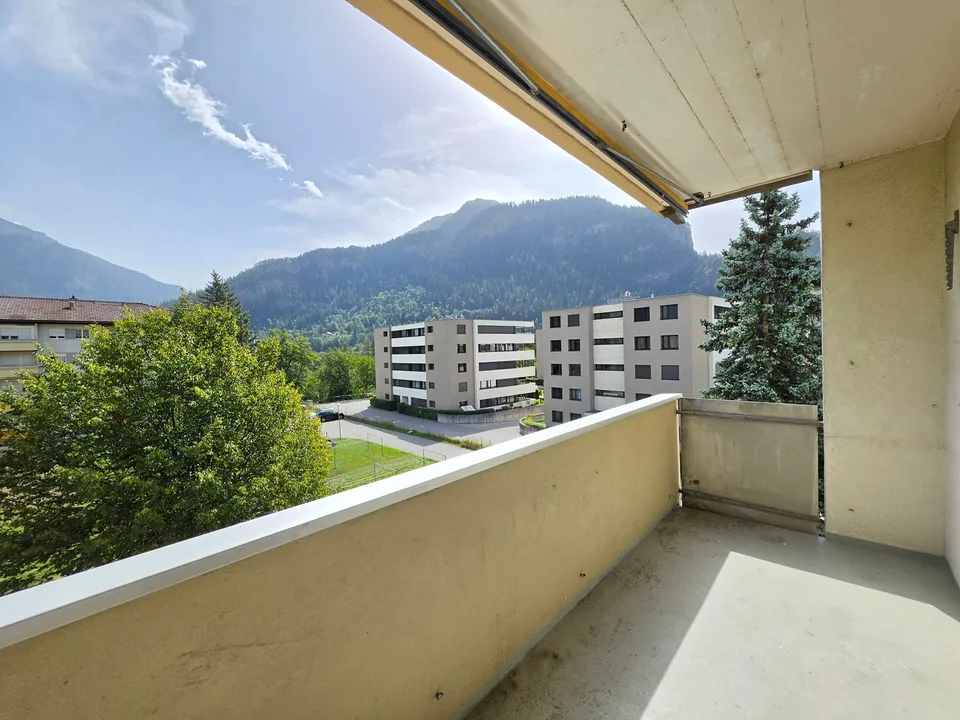 Appartement rénové 4 pièces avec balcon à Thusis