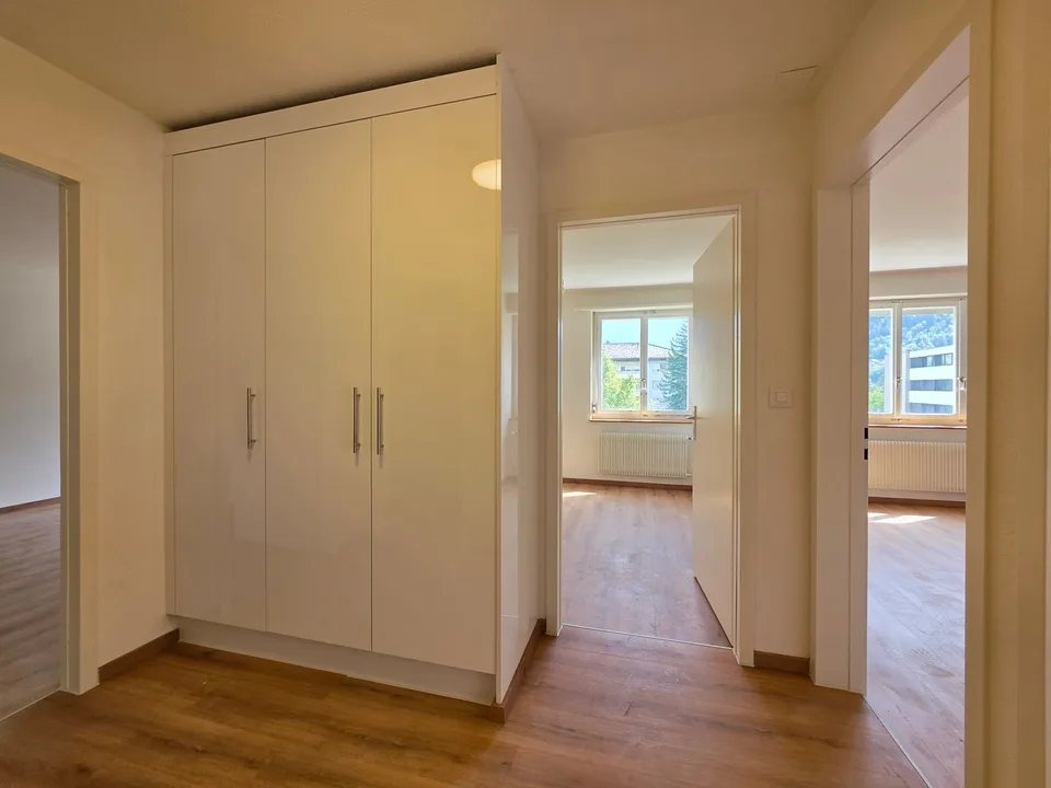 Appartement rénové 4 pièces avec balcon à Thusis