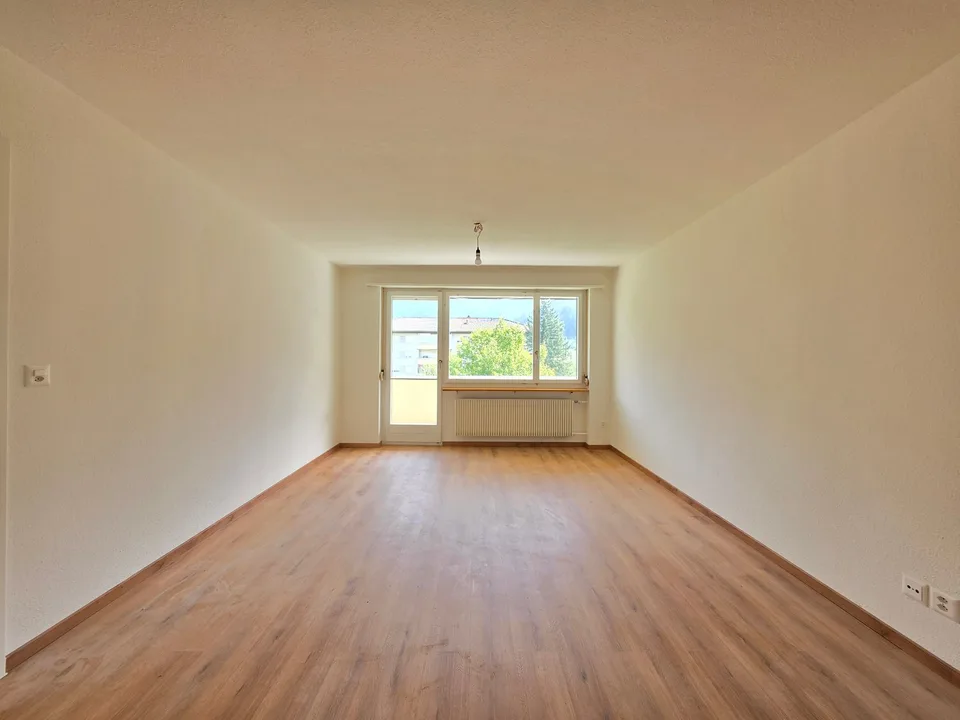 Appartement rénové 4 pièces avec balcon à Thusis
