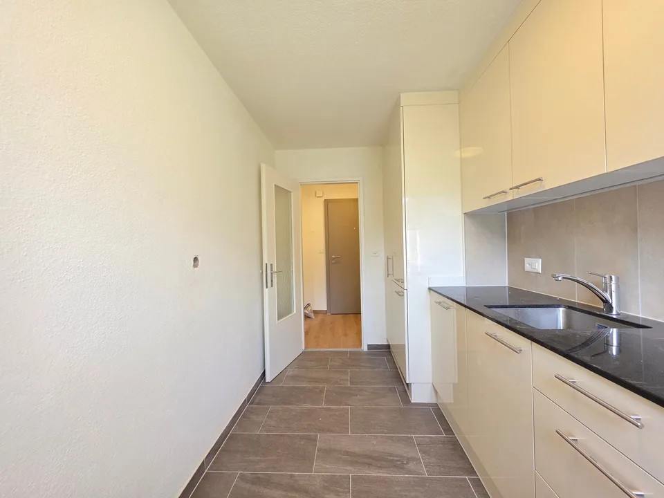 Appartement rénové 4 pièces avec balcon à Thusis
