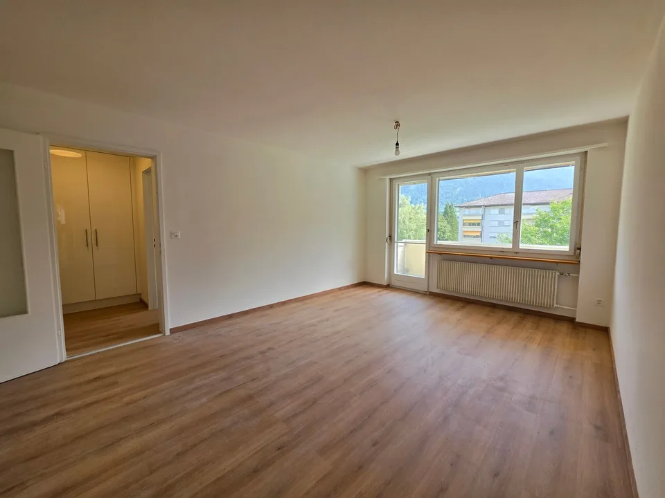 Appartement rénové 4 pièces avec balcon à Thusis
