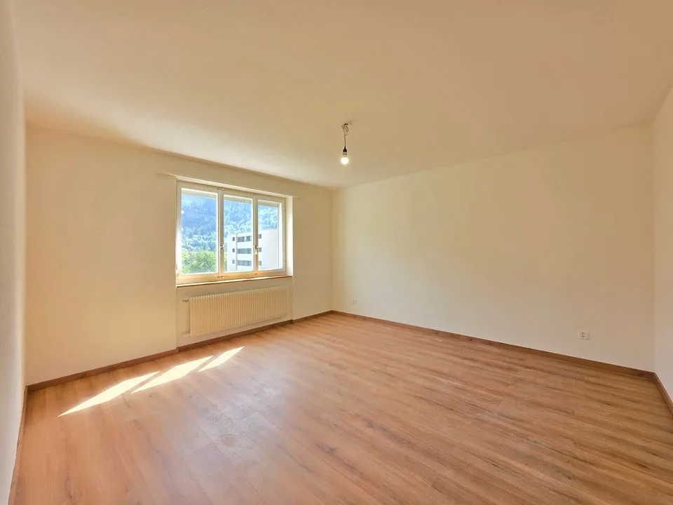 Appartement rénové 4 pièces avec balcon à Thusis