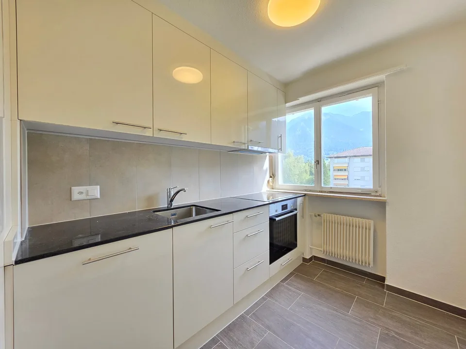 Appartement rénové 4 pièces avec balcon à Thusis
