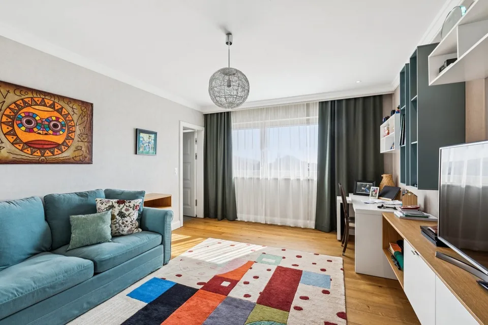 In esclusiva: Casa contemporanea con vista panoramica sulle Alpi – foto 11 di 13