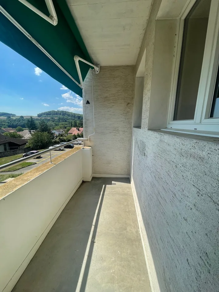 Beautiful 2.5-room apartment with balcony in quiet neighborhood in La Sarraz