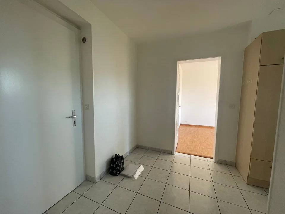 Beautiful 2.5-room apartment with balcony in quiet neighborhood in La Sarraz
