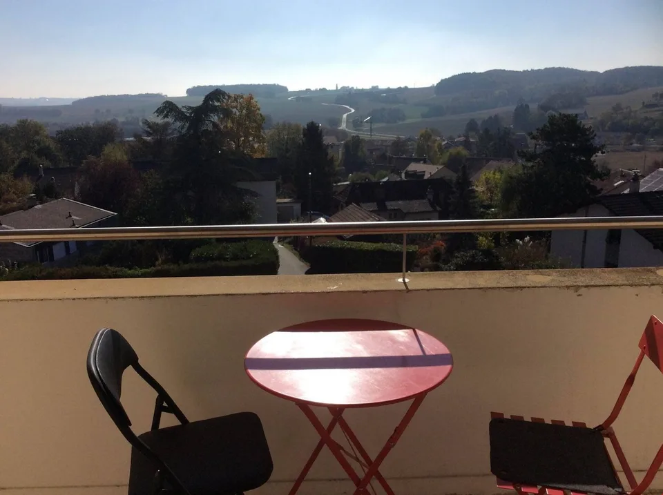 Beautiful 2.5-room apartment with balcony in quiet neighborhood in La Sarraz