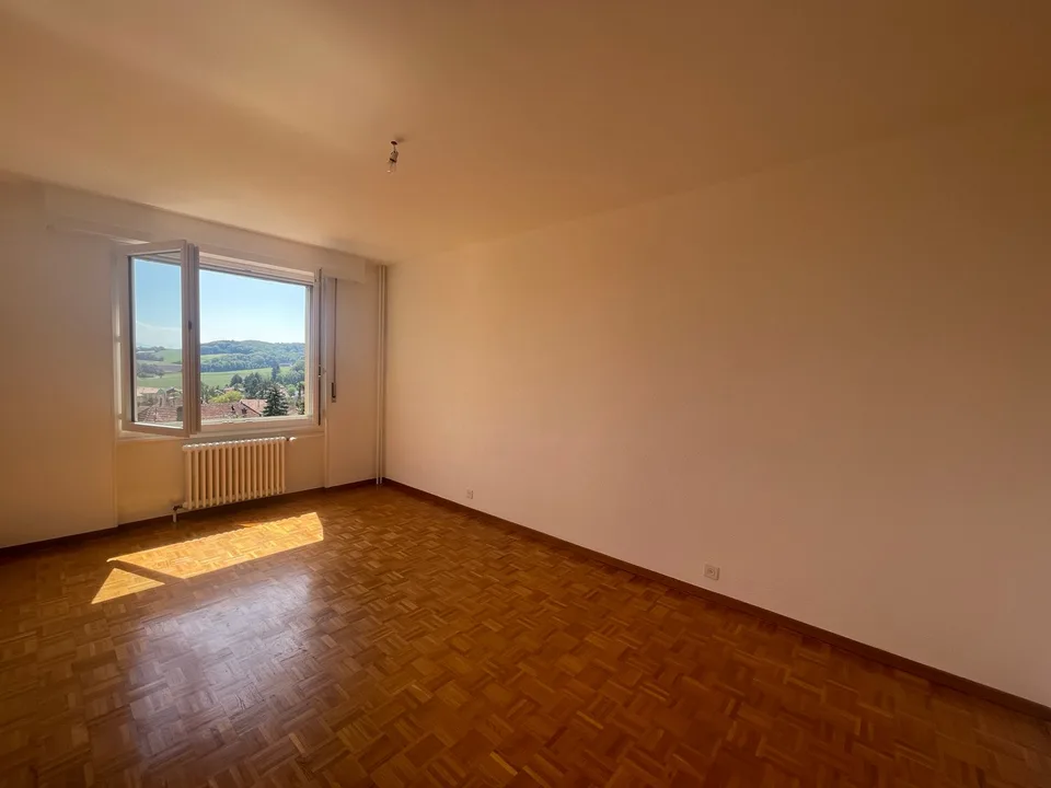 Beautiful 2.5-room apartment with balcony in quiet neighborhood in La Sarraz