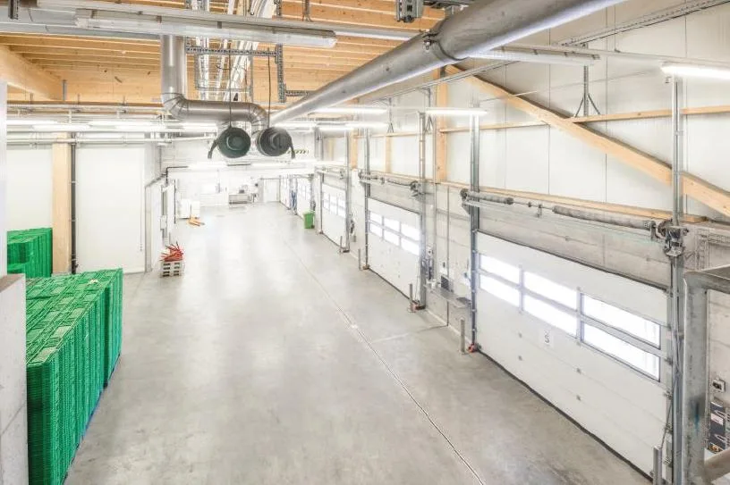 Top Industriehalle mit LKW-Rampen & Büroflächen in Kleindöttingen – Foto 4 von 13