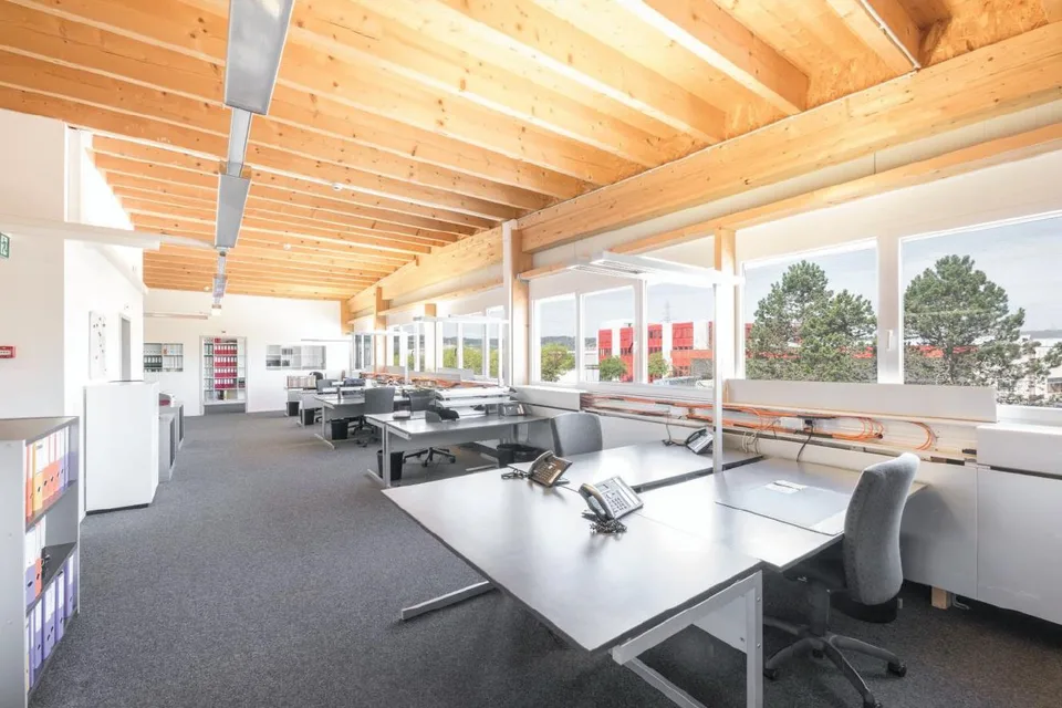 Top Industriehalle mit LKW-Rampen & Büroflächen in Kleindöttingen – Foto 7 von 13