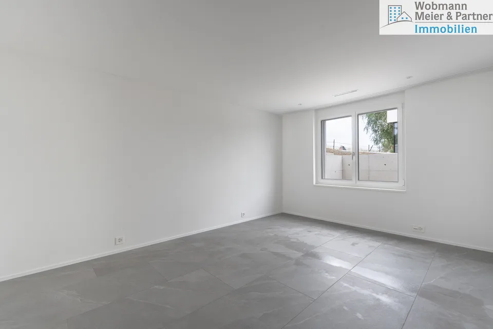 Appartement neuf de 4,5 pièces de haute qualité avec jardin d'hiver au rez-de-chaussée