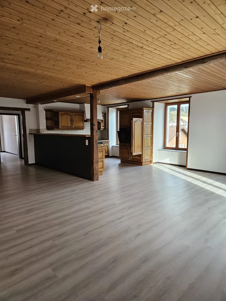 For rent 6.5-room apartment La Ferrières