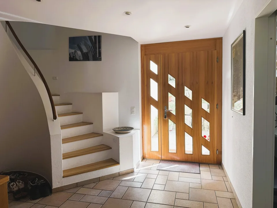 Maison de famille attrayante et bien entretenue de 7,5 pièces, indépendante, dans un endroit calme et beau à Rafz – photo 5 sur 21