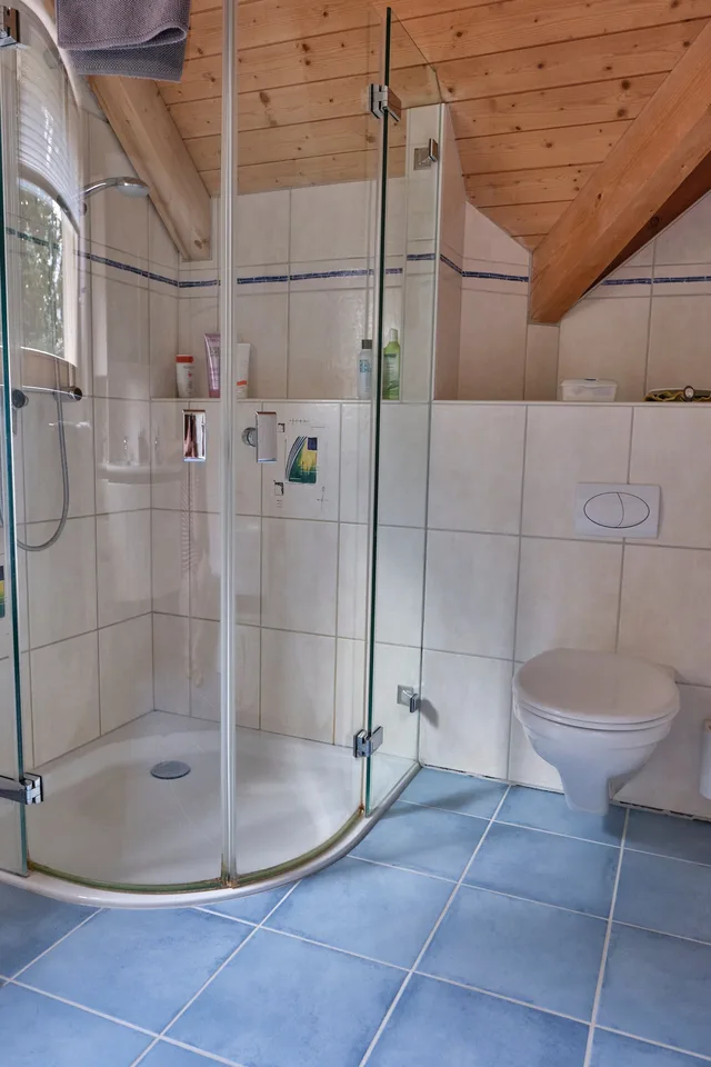 Maison de famille attrayante et bien entretenue de 7,5 pièces, indépendante, dans un endroit calme et beau à Rafz – photo 13 sur 21