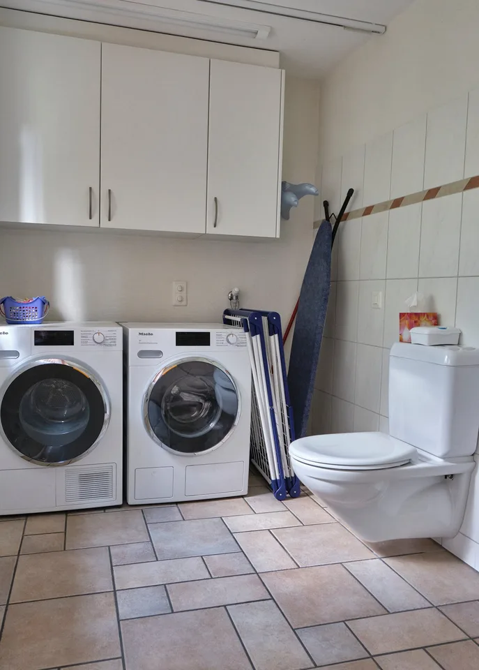 Maison de famille attrayante et bien entretenue de 7,5 pièces, indépendante, dans un endroit calme et beau à Rafz – photo 11 sur 21
