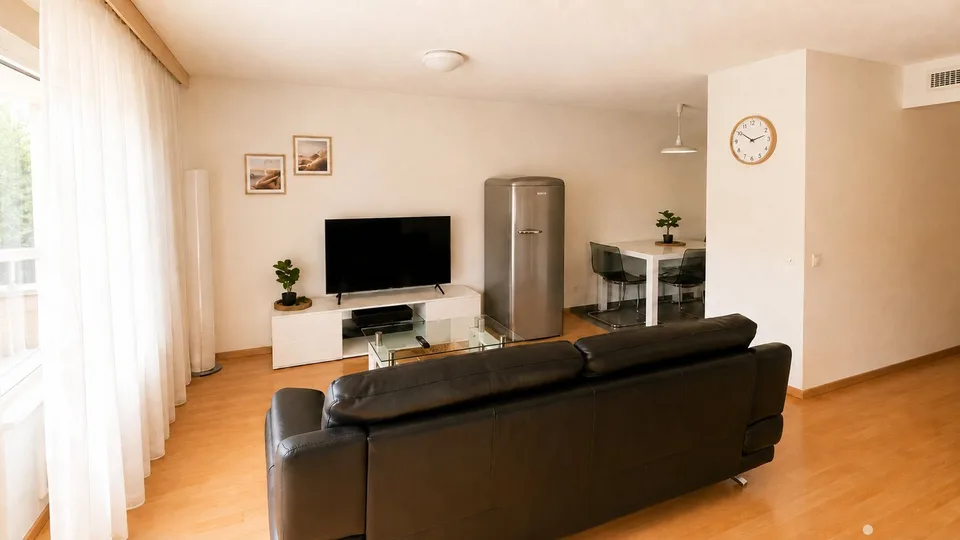 Möbliert wohnen im Herzen von Biel – 40 m², Balkon, Klima & Sauna – Foto 4 von 12