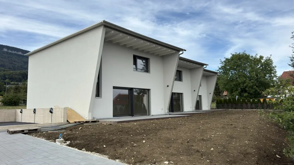 Maison mitoyenne neuve avec de nombreux extras à Oberbipp