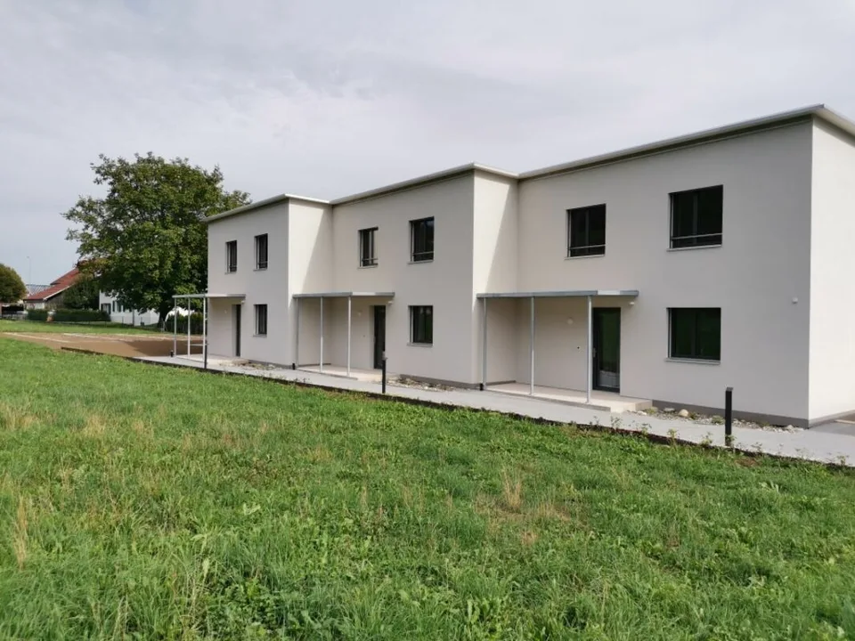 Maison mitoyenne neuve avec de nombreux extras à Oberbipp