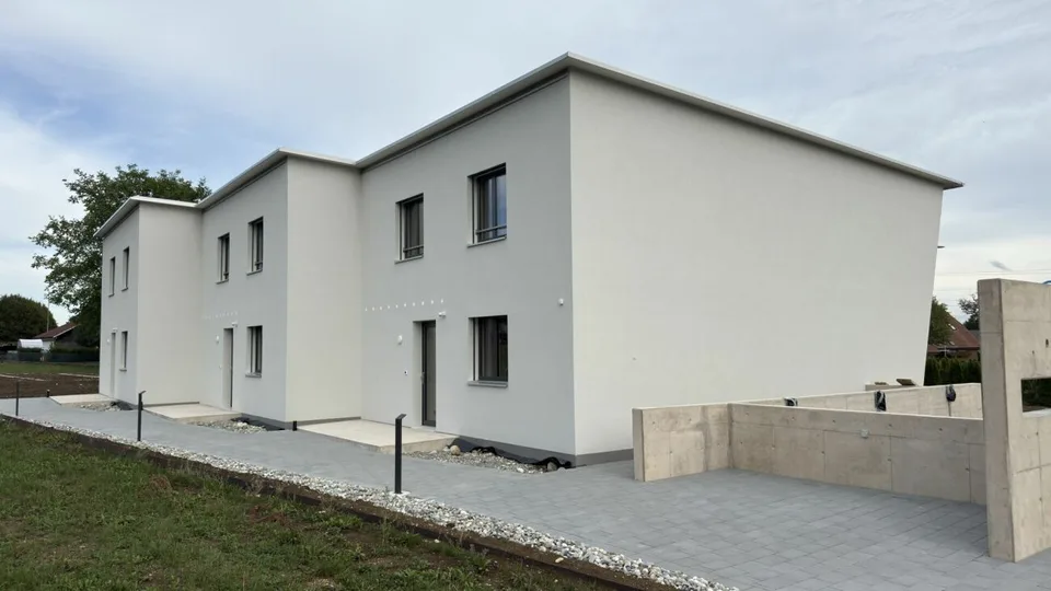 Maison mitoyenne neuve avec de nombreux extras à Oberbipp