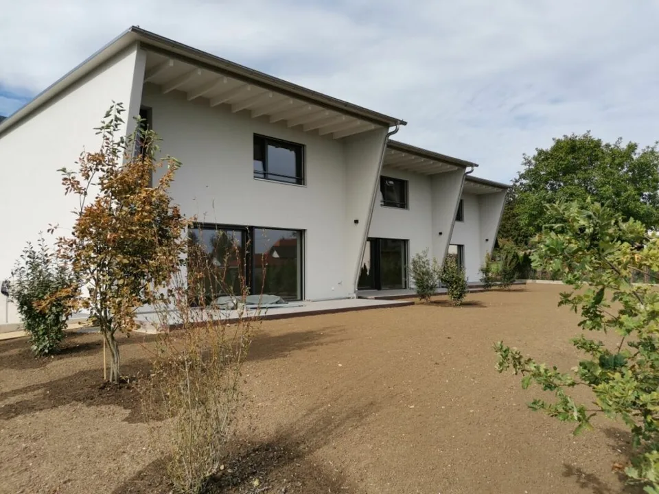 Maison mitoyenne neuve avec de nombreux extras à Oberbipp