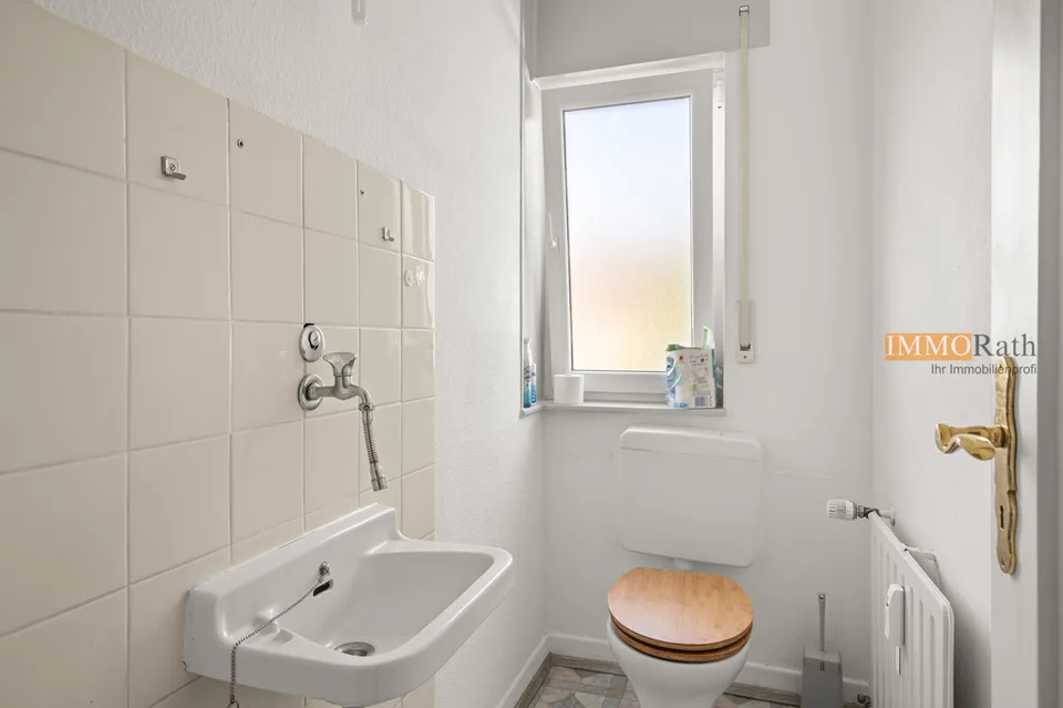 IMMORath.de - Bright 3-room apartment with balcony and green view in – photo 7 of 12