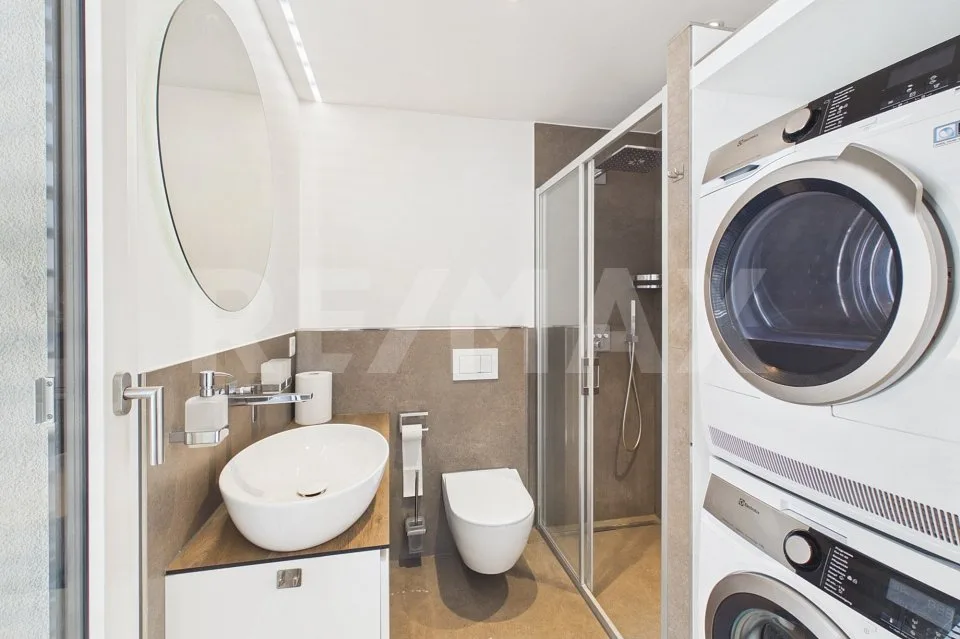 Modern 3.5-room attic apartment for rent in a central location!
