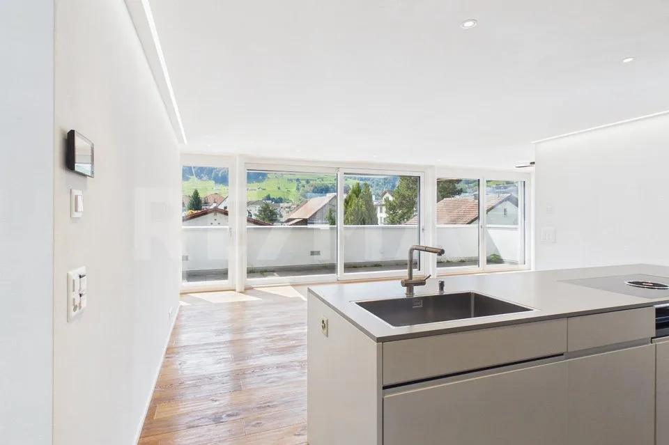 Modern 3.5-room attic apartment for rent in a central location!