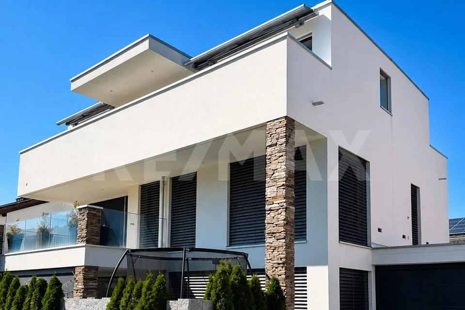 Modern 3.5-room attic apartment for rent in a central location!