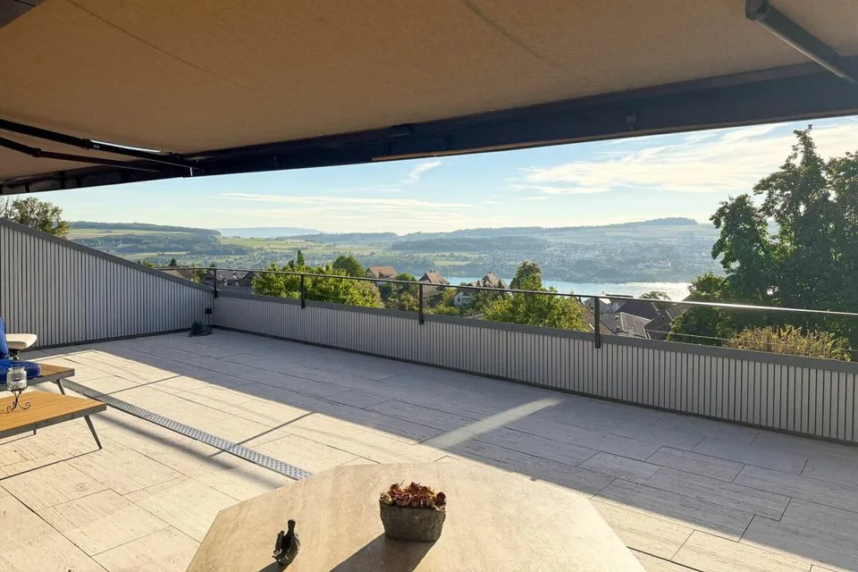Posizione mozzafiato con vista lago: Appartamento di terrazza esclusivo di 4 ½ locali con terrazza da sogno di 90 m2 – foto 1 di 10