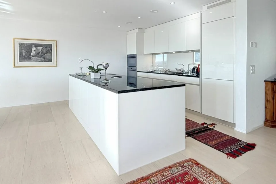 Posizione mozzafiato con vista lago: Appartamento di terrazza esclusivo di 4 ½ locali con terrazza da sogno di 90 m2 – foto 7 di 10