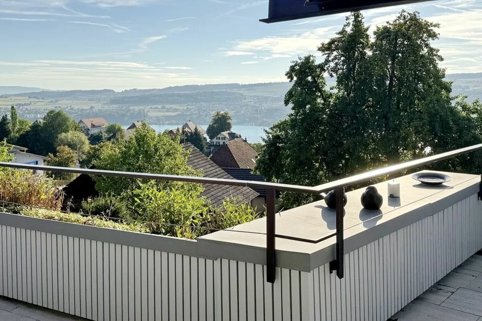 Posizione mozzafiato con vista lago: Appartamento di terrazza esclusivo di 4 ½ locali con terrazza da sogno di 90 m2 – foto 3 di 10