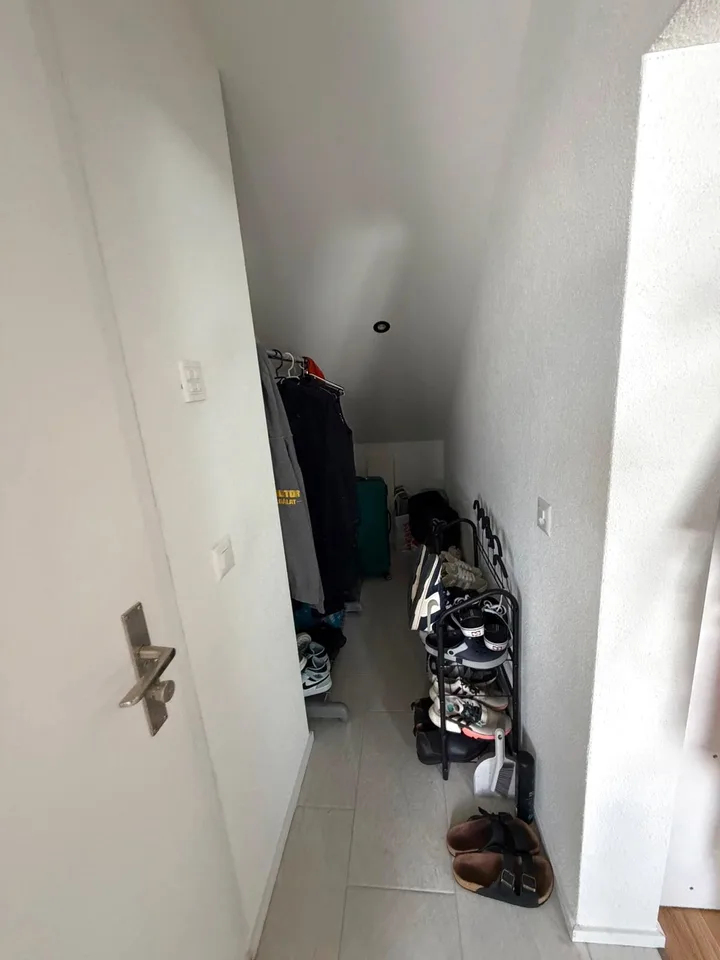 Appartement de chauffe rénové, moderne 1.5 pièces sous les toits à Sevelen