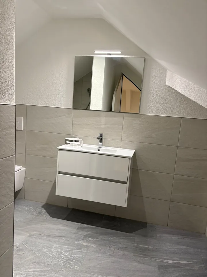 Appartement de chauffe rénové, moderne 1.5 pièces sous les toits à Sevelen