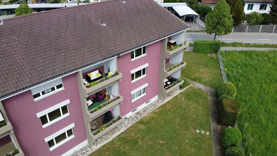 Sonnige, grosszügige und totalsanierte Wohnung