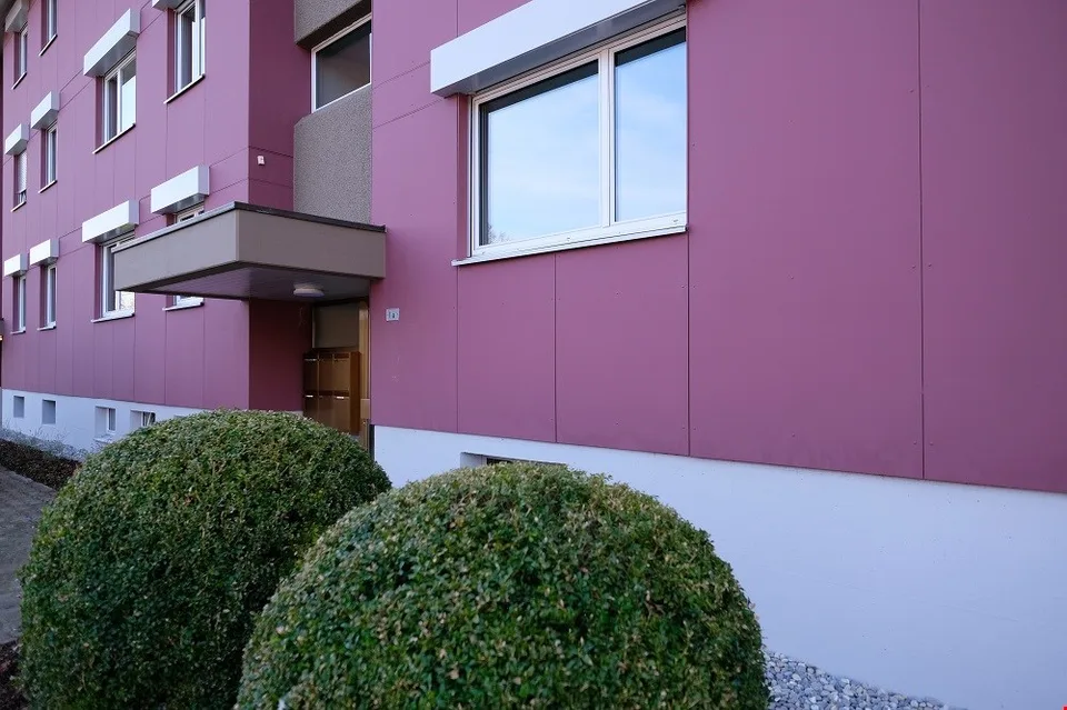 Sonnige, grosszügige und totalsanierte Wohnung