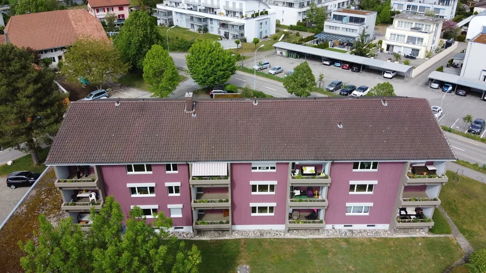 Sonnige, grosszügige und totalsanierte Wohnung