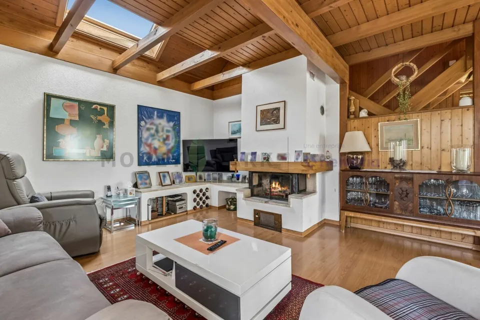 In esclusiva: Deliziosa casa indipendente a Founex con grande terreno e bello potenziale – foto 2 di 13