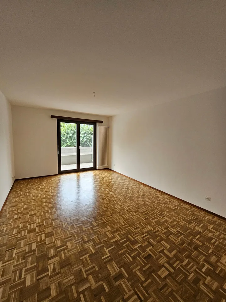 Helles 3.5-Zimmer-Apartment in Cureglia – sofort verfügbar
