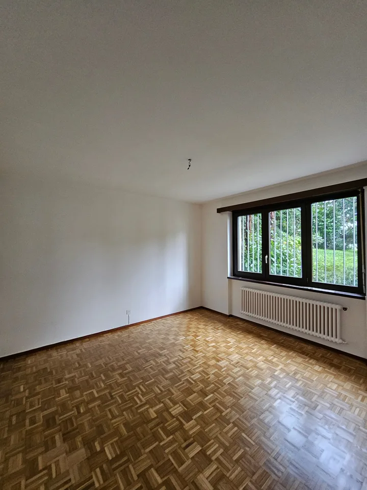 Helles 3.5-Zimmer-Apartment in Cureglia – sofort verfügbar