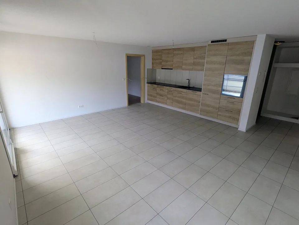 Appartement moderne 3.5 pièces à Leuzigen avec balcon spacieux – photo 3 sur 13