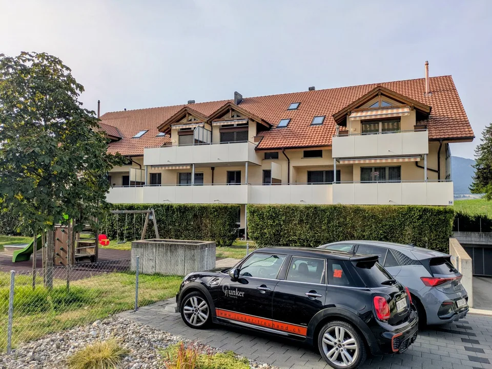 Appartement moderne 3.5 pièces à Leuzigen avec balcon spacieux – photo 2 sur 13