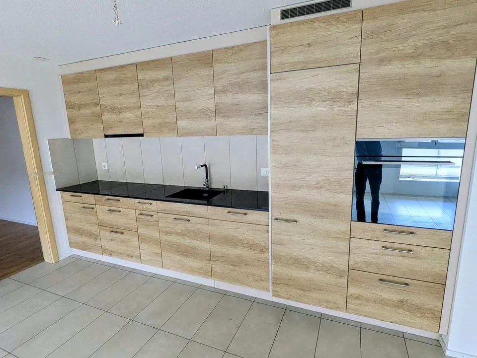 Appartement moderne 3.5 pièces à Leuzigen avec balcon spacieux – photo 4 sur 13