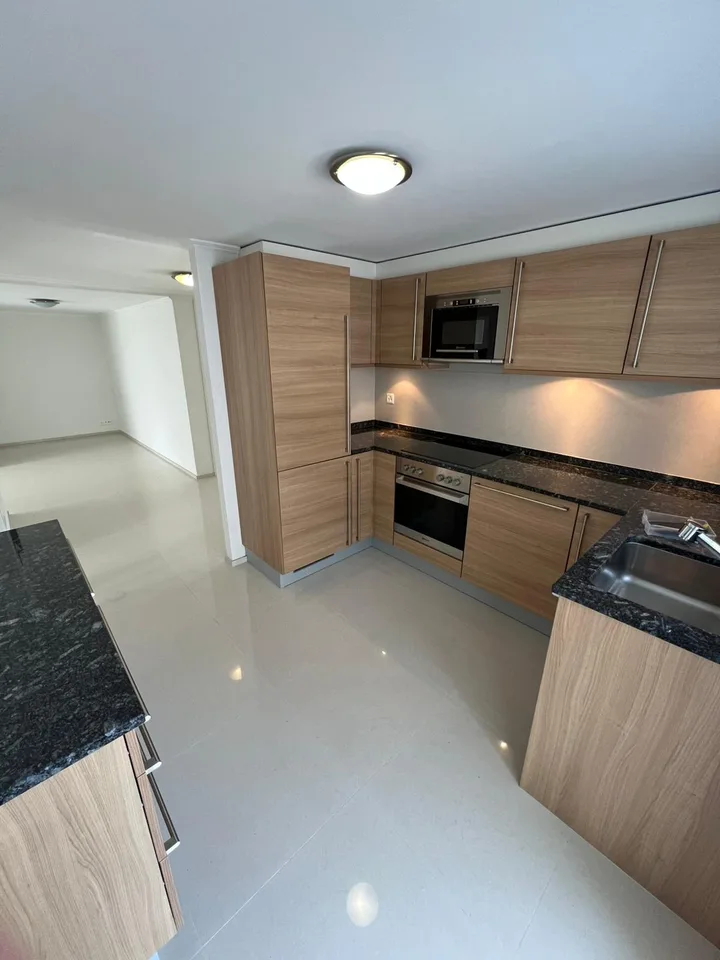 Appartement moderne 3.5 pièces avec jardin d'hiver & grand balcon à Stansstad!