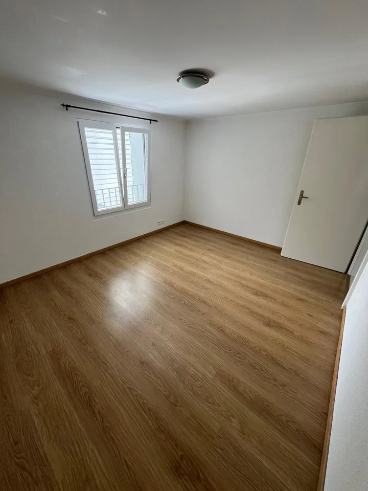 Appartement moderne 3.5 pièces avec jardin d'hiver & grand balcon à Stansstad!
