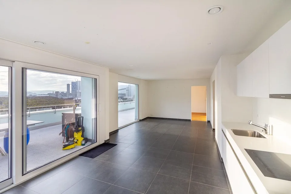 Bright 3.5-room attic apartment with large terrace