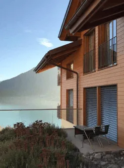 Stilvolle 2.5-Zimmer-Wohnung mit traumhafter See- und Bergsicht in Gunten