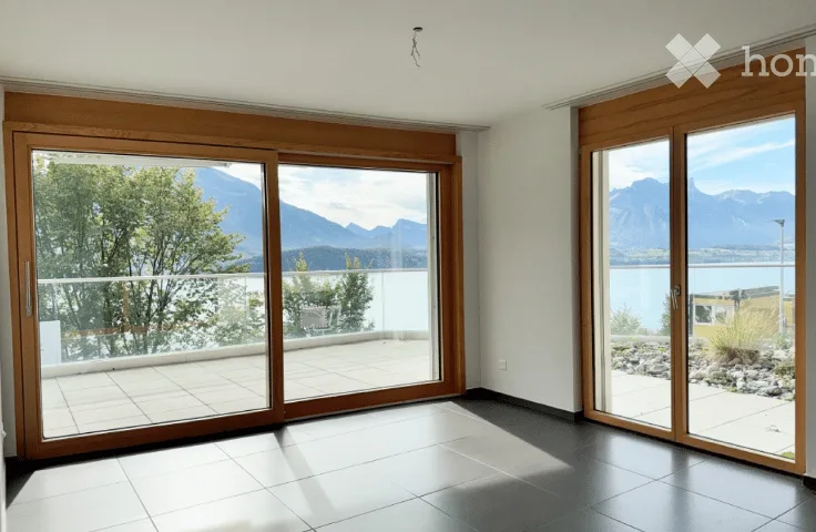 Stilvolle 2.5-Zimmer-Wohnung mit traumhafter See- und Bergsicht in Gunten
