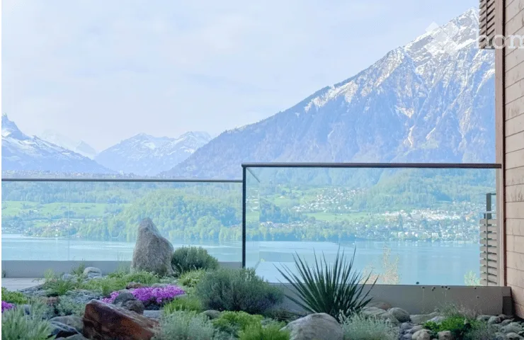 Stilvolle 2.5-Zimmer-Wohnung mit traumhafter See- und Bergsicht in Gunten