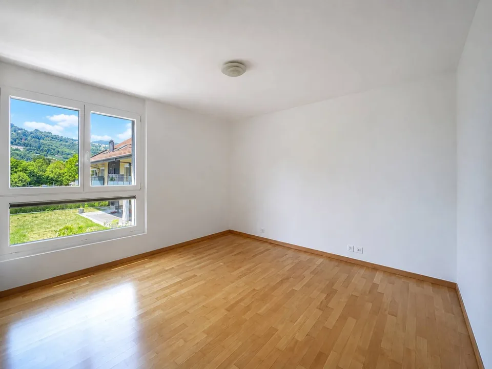 Spacieux Appartement de 4,5 pièces dans un environnement calme et verdoyant – Foto 27 von 31